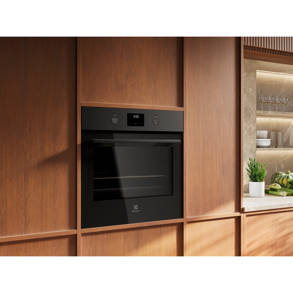 KOIGE00H2 built-in oven installed in a timber kitchen