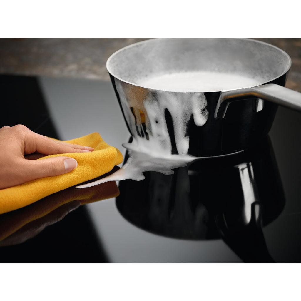 EIV63343 60cm 600 Series built-in induction hob with 3 cooking zones