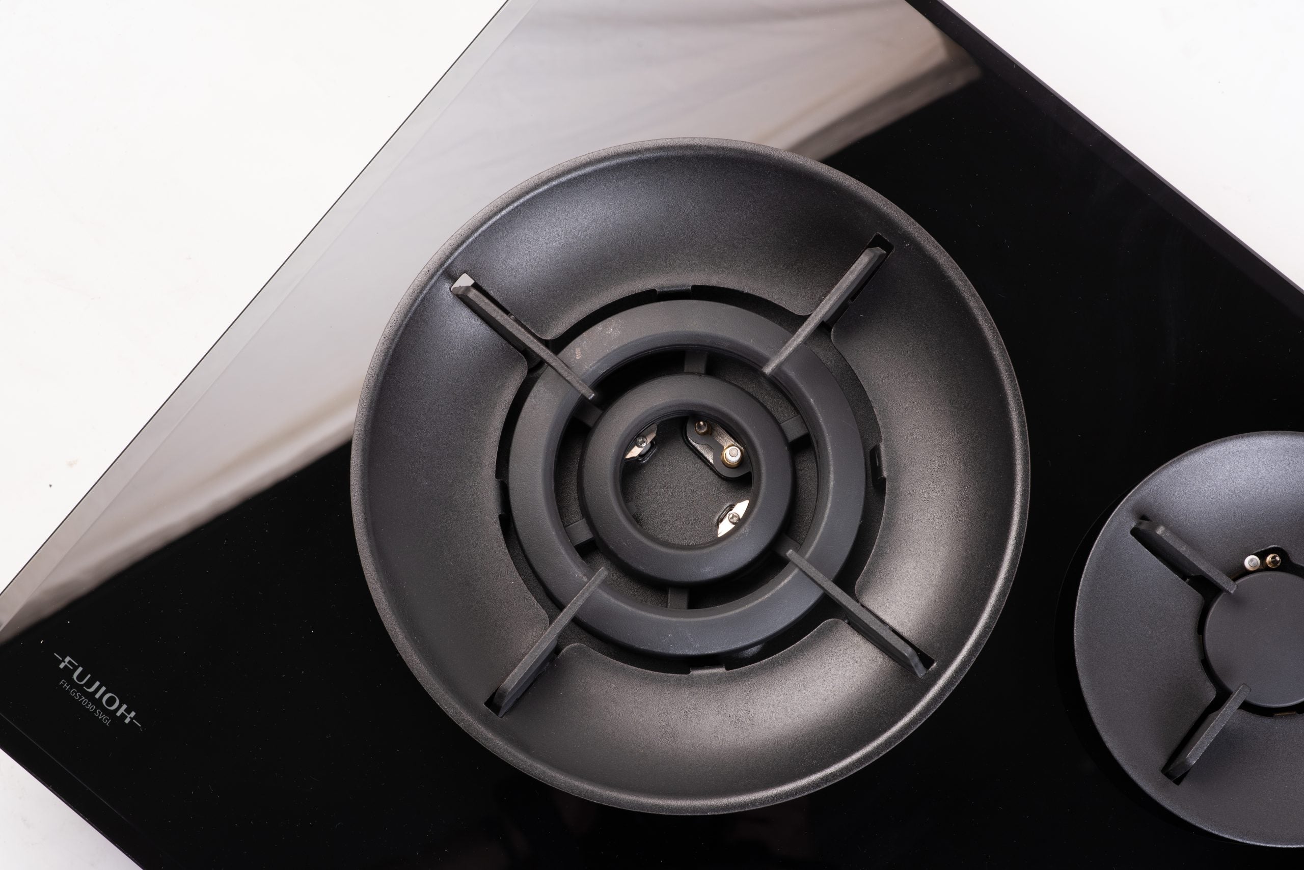 Fujioh FH-GS7030 SVGL three-burner gas hob in glass, further view 2