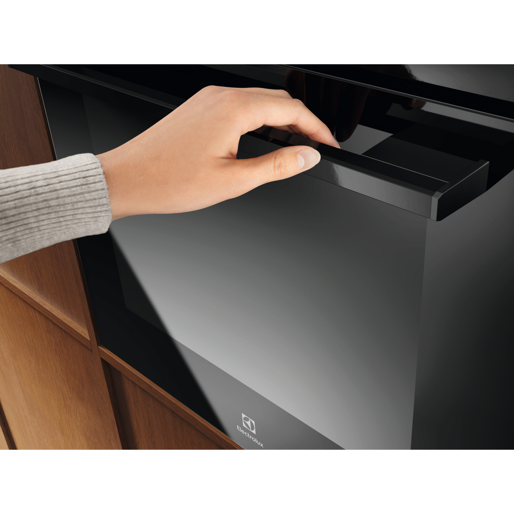 Electrolux KOHGE00BK 60 cm 300 Series built-in single oven, 65 L, close-up of a hand opening the door by the black bar handle