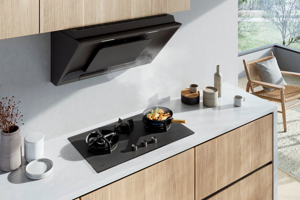 Fujioh FH-GS6830 SS three-burner gas hob in stainless steel, further view 4