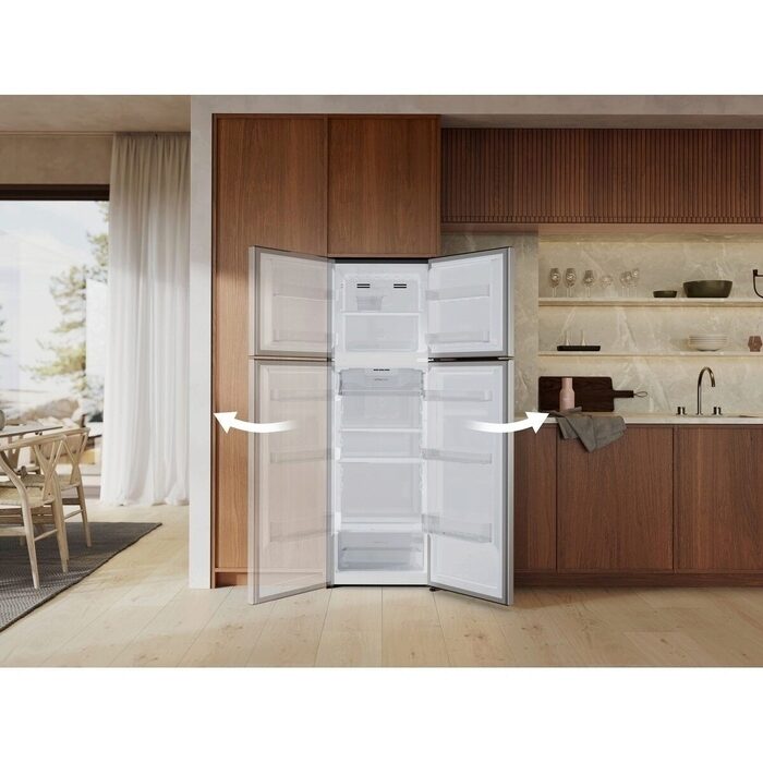 ETM4200A-B 415L top freezer refrigerator in a kitchen with both doors open