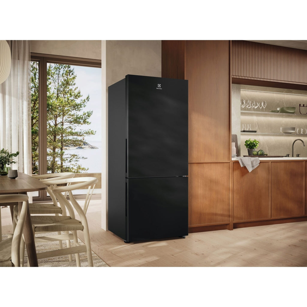EBE4302C-B 423L 700 Series bottom freezer refrigerator